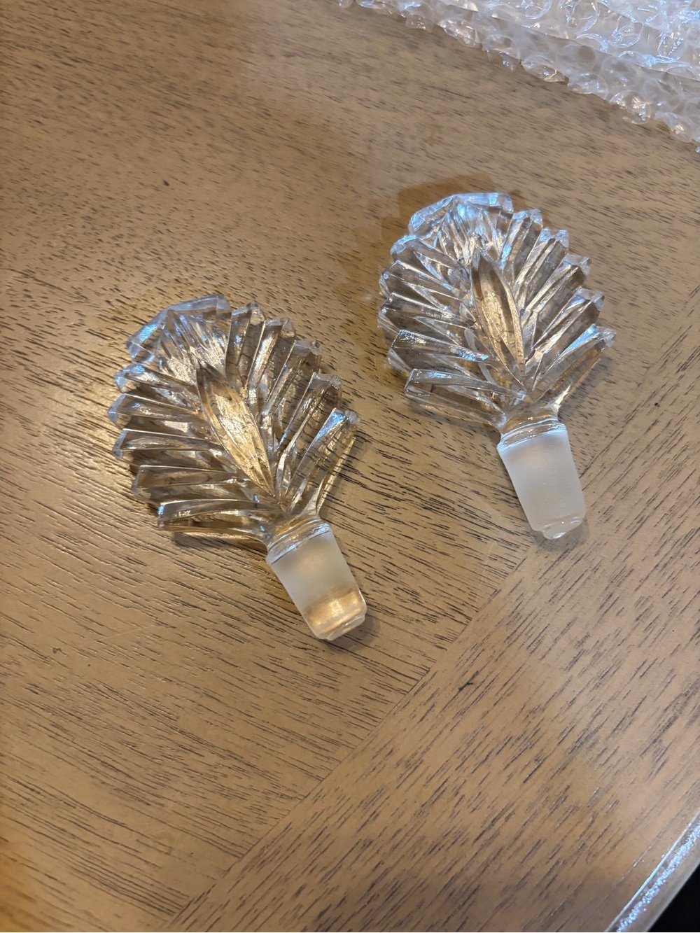 Clear Glass Leaf Bottle Stopper Set - Elegant Crystal Look